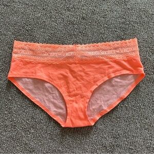 Victoria's Secret‎ Lace Low Rise Hiphugger Panties 03/2013 Size Large